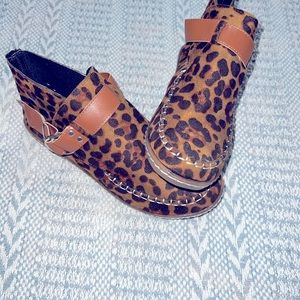 Slip on loafers. Cheetah print size 10